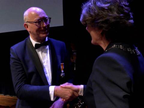 Leider Dutch Swing College Band ontvangt Koninklijke onderscheiding
