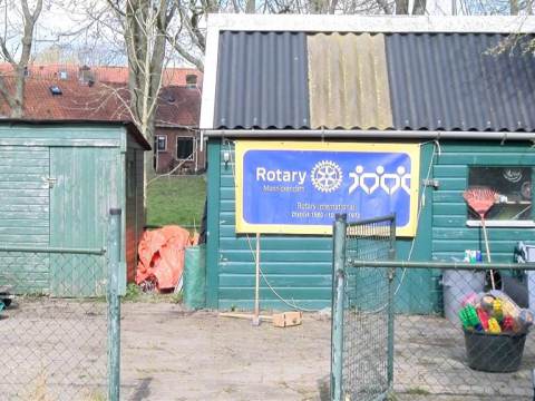 Rotary reikt op bijzondere wijze cheque uit aan Speeltuinvereniging Monnickendam