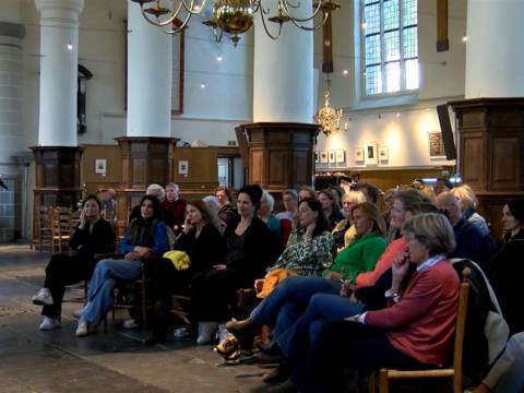 `Koninklijke` lezing van Marcia Luyten in Broeker Kerk