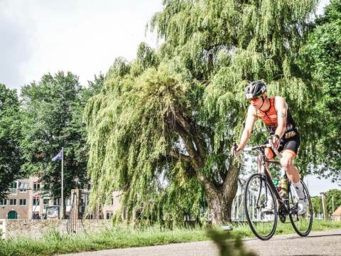 Ywan Blijleven voltooit 'Ironman West-Friesland' binnen zes uur