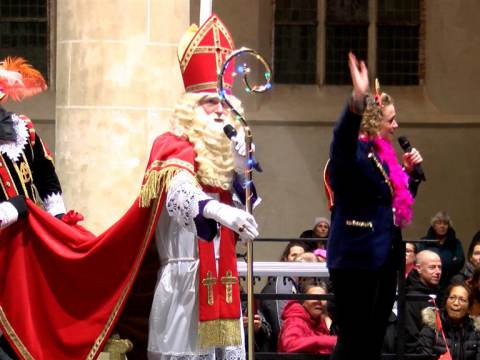 Sinterklaas en zijn Pieten na Uitzwaaifeest naar Spanje vertrokken