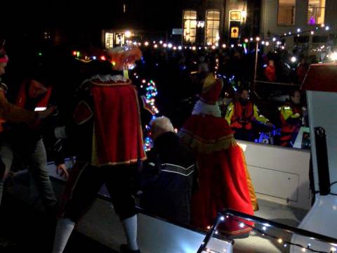 Sinterklaas en zijn Pieten na Uitzwaaifeest naar Spanje vertrokken