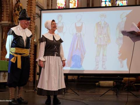 Kostuumparade kleurige aanzet tot herdenking Slag op de Zuiderzee