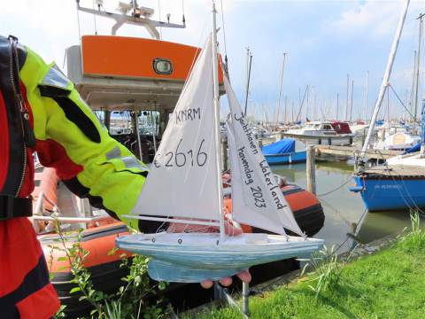 KNRM Marken ontvangt € 2.616 van Jachthaven Waterland