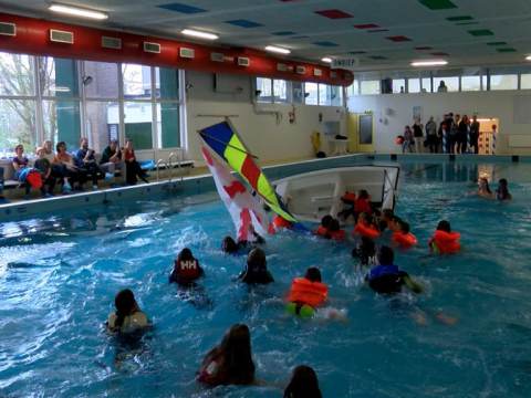 Zwembadles van Watersportvereniging in teken van Slag op de Zuiderzee