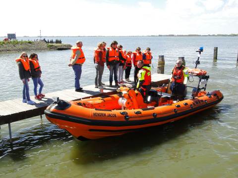 'Wet &amp; Wild' op de Gouwzee tijdens Reddingbootdag op Marken