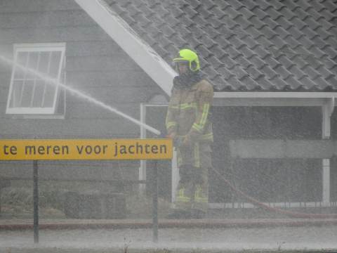 Brandweerpost Marken maakt ereteken voor omgekomen collega’s