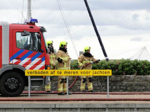 Brandweerpost Marken maakt ereteken voor omgekomen collega’s